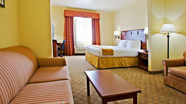 Holiday Inn Express & Suites Levelland, an IHG hotel