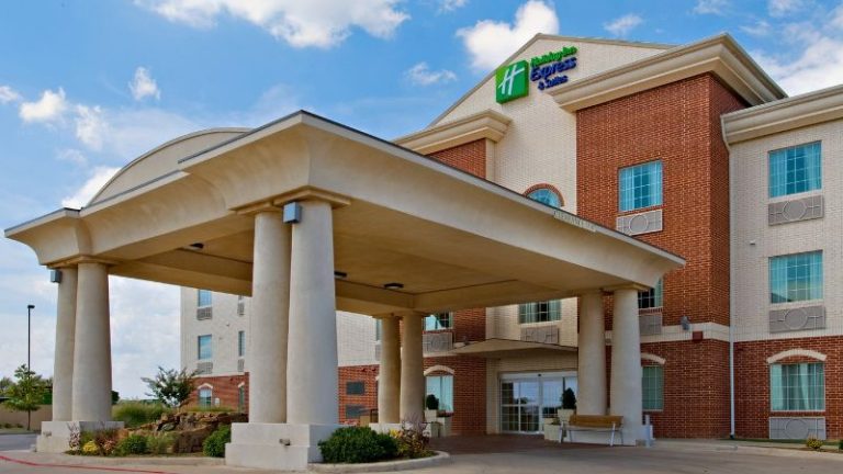 Holiday Inn Express & Suites Levelland, an IHG hotel