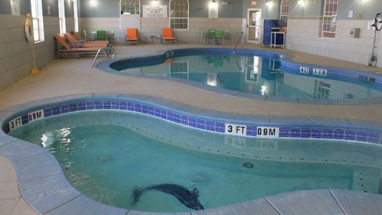 Holiday Inn Express & Suites Levelland, an IHG hotel