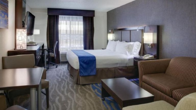 Holiday Inn Express & Suites Meadowlands Area, an IHG hotel