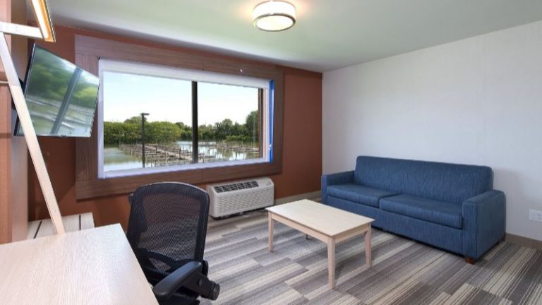 Holiday Inn Express & Suites Port Huron By IHG