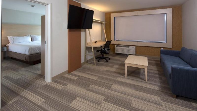 Holiday Inn Express & Suites Rochester Hills – Detroit Area By IHG, room with private jacuzzi, photo 4