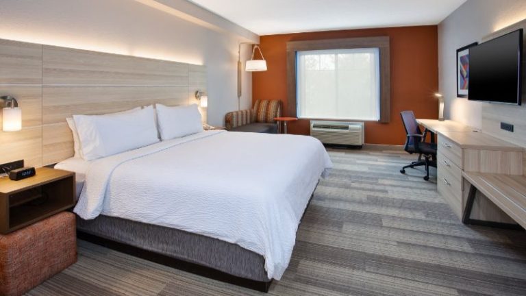 Holiday Inn Express & Suites Rochester Webster by IHG