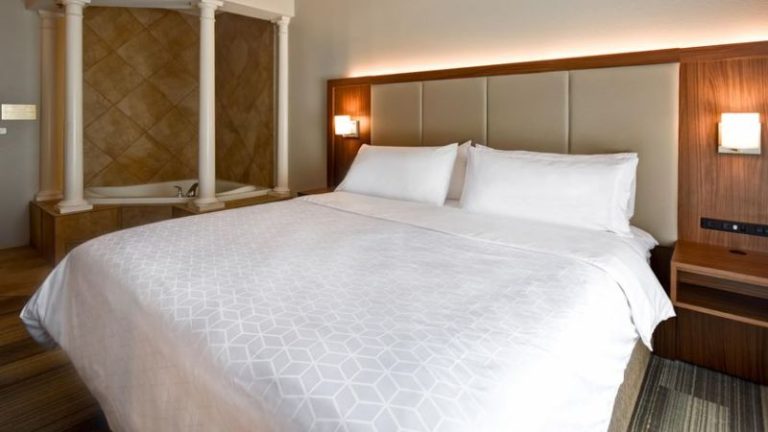 Holiday Inn Express & Suites Schererville