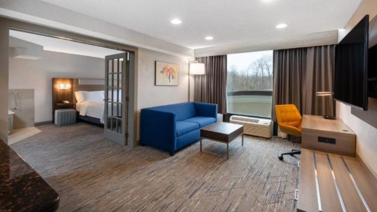 Holiday Inn Express & Suites Wadsworth, an IHG hotel