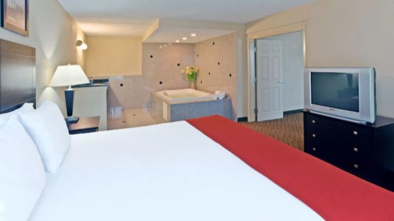 Holiday Inn Express Woodstock-Shenandoah Valley, an IHG Hotel