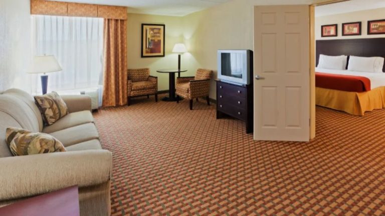 Holiday Inn Express Woodstock-Shenandoah Valley, an IHG Hotel