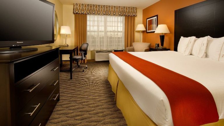 Holiday Inn Express & Suites Manassas by IHG