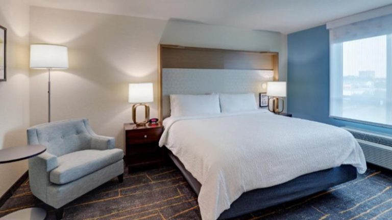 Holiday Inn Mobile – Airport