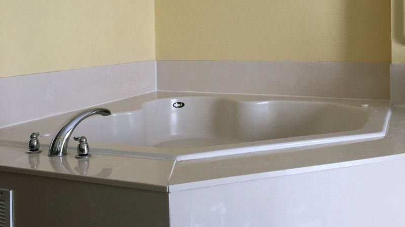 Holiday Inn Suites Daytona Beach on the Ocean 1 - jacuzzi hotel room