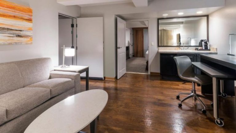 Holiday Inn & Suites Phoenix Airport North by IHG