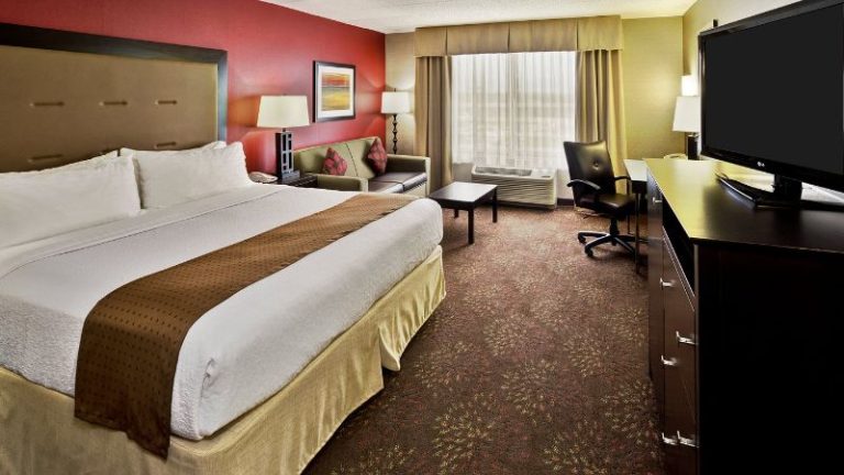 Holiday Inn & Suites Chicago Northwest – Elgin By IHG