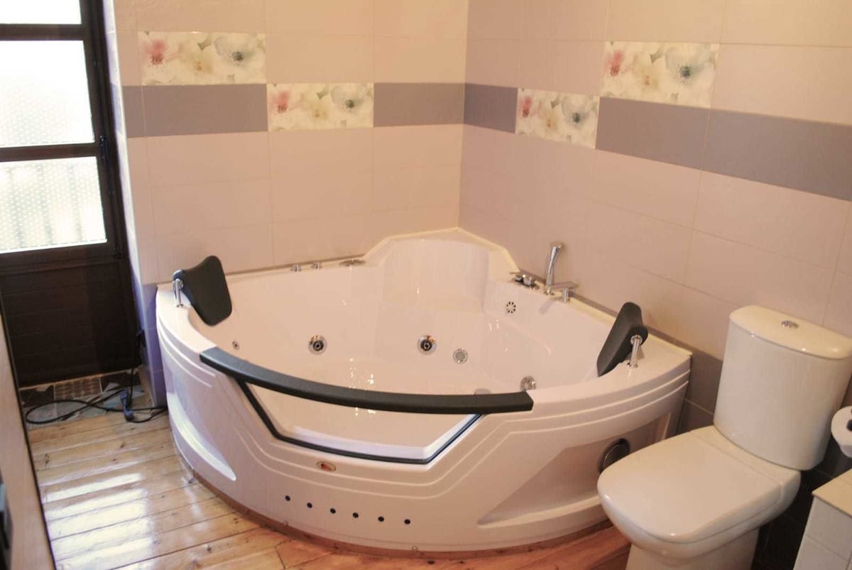 Hostal Los Oteros, habitación con jacuzzi privado
