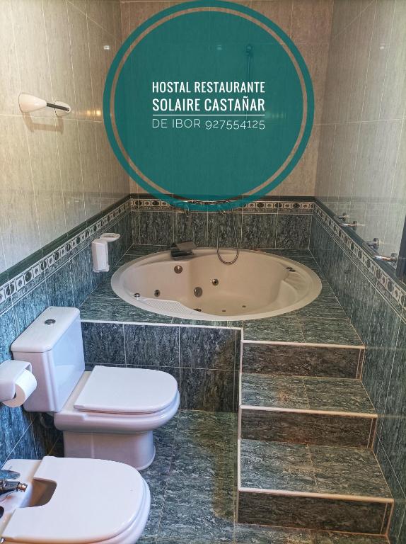 Hostal Restaurante Solaire, habitación con jacuzzi privado