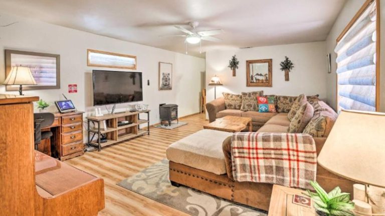 Hot Tub and Deck Big Bear Gem Near Resorts