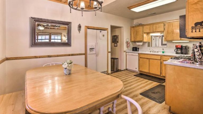 Hot Tub and Deck Big Bear Gem Near Resorts