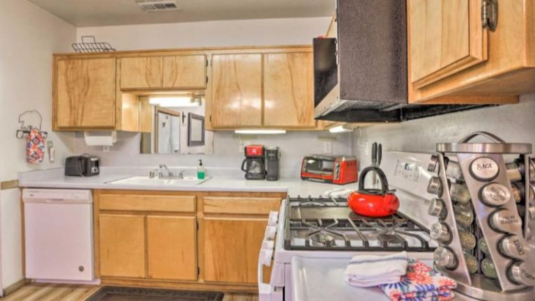 Hot Tub and Deck Big Bear Gem Near Resorts