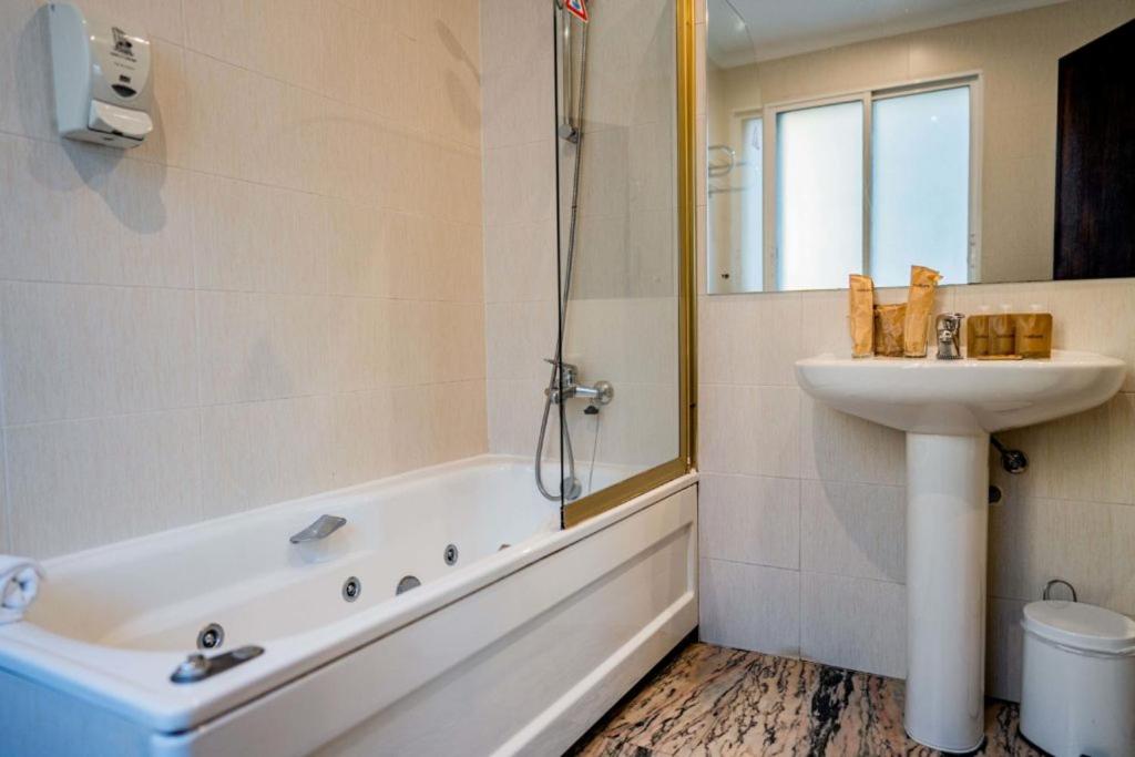 Hotel Bahía de Vigo, habitación con jacuzzi privado