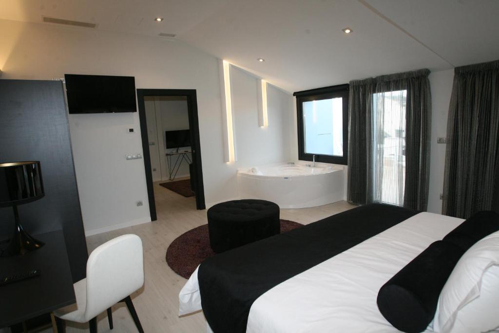 Hotel Cardenal, habitación con jacuzzi privado