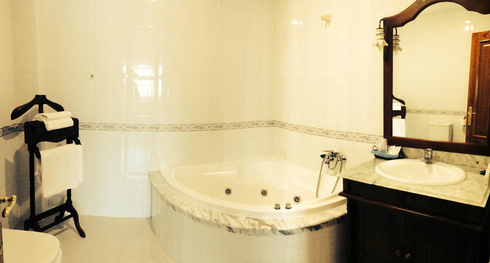Hotel Casa Jurjo, habitación con jacuzzi privado