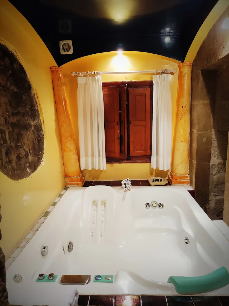 Hotel Castillo El Collado, habitación con jacuzzi privado