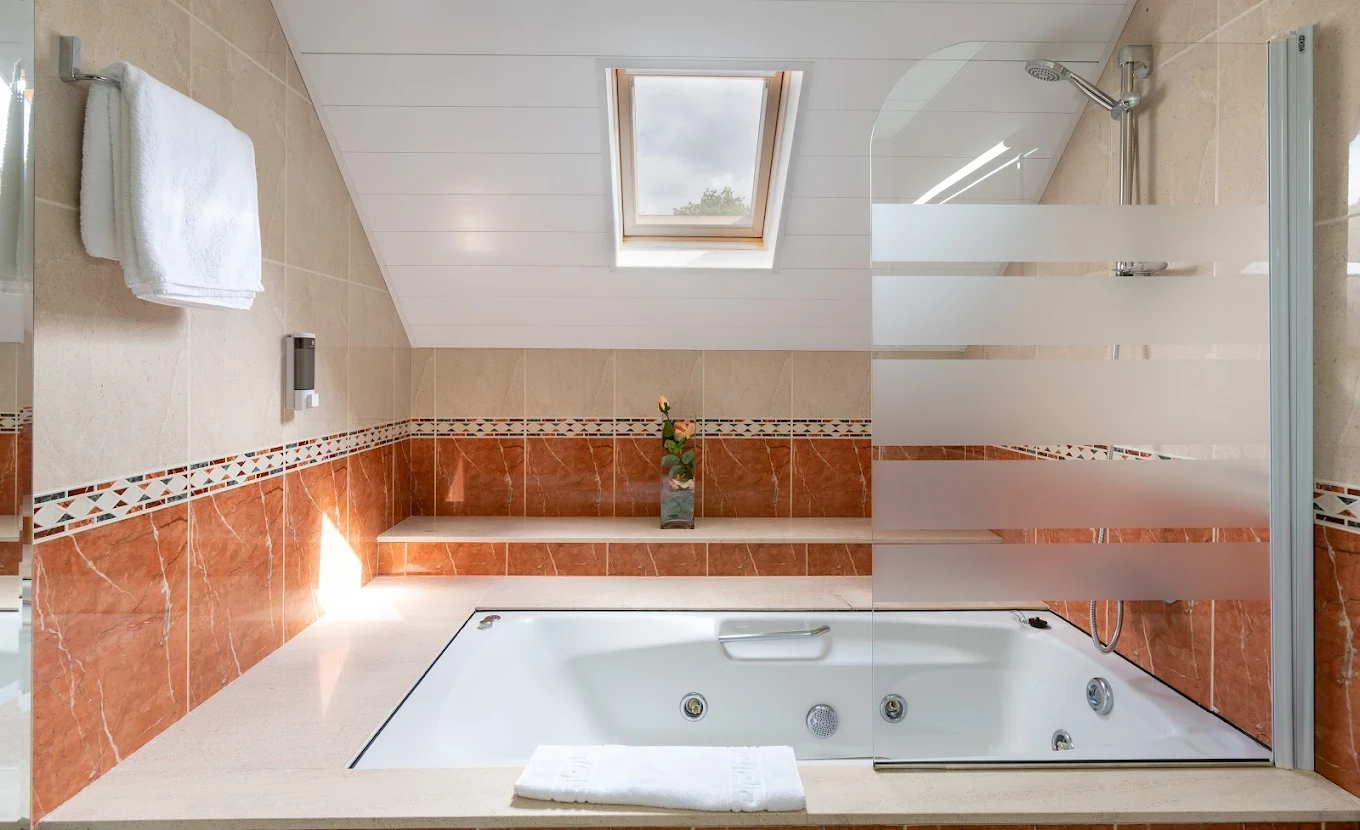 Hotel Castro, habitación con jacuzzi privado