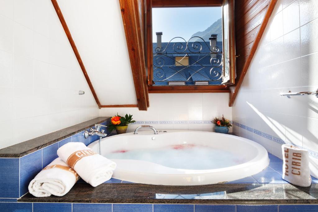 Hotel Ciria, habitación con jacuzzi privado