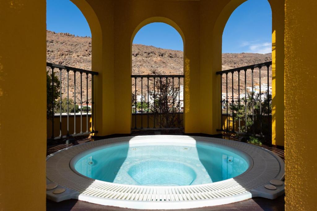 Hotel Cordial Mogán Playa, habitación con jacuzzi privado
