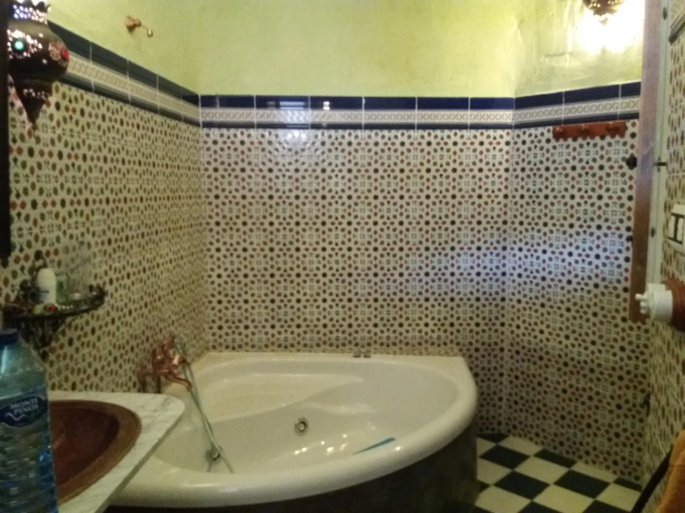 Hotel Cueva Tardienta Monegros, habitación con jacuzzi privado