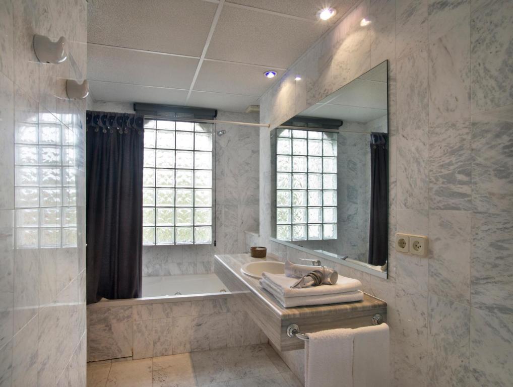 Hotel El Moli, habitación con jacuzzi privado
