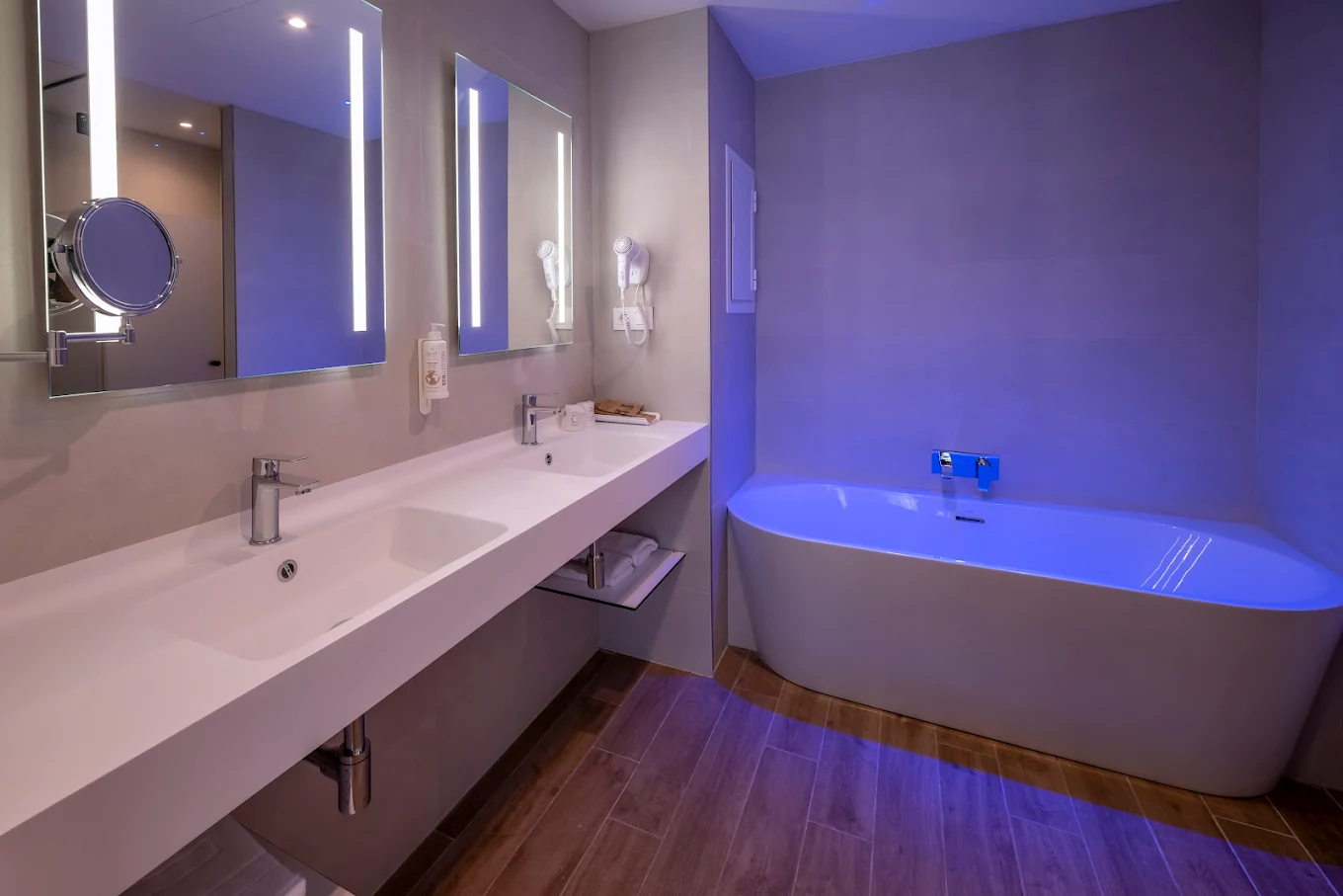 Hotel GHT Costa Brava & Spa, habitación con jacuzzi privado