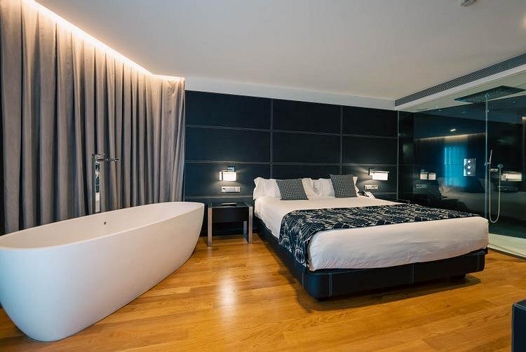 Hotel Inffinit Vigo, habitación con jacuzzi privado
