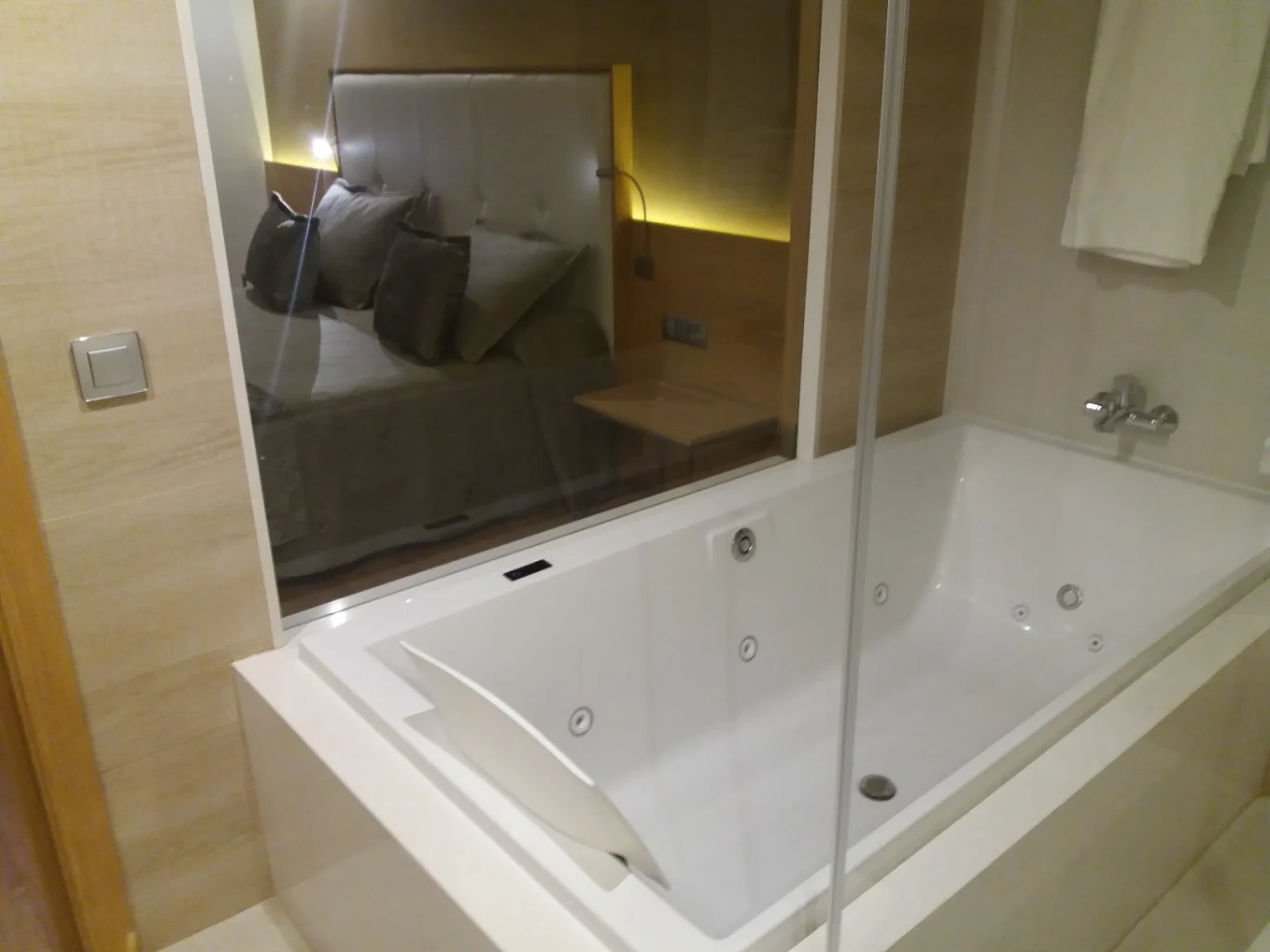Hotel M.A. Sevilla Congresos, habitación con jacuzzi privado