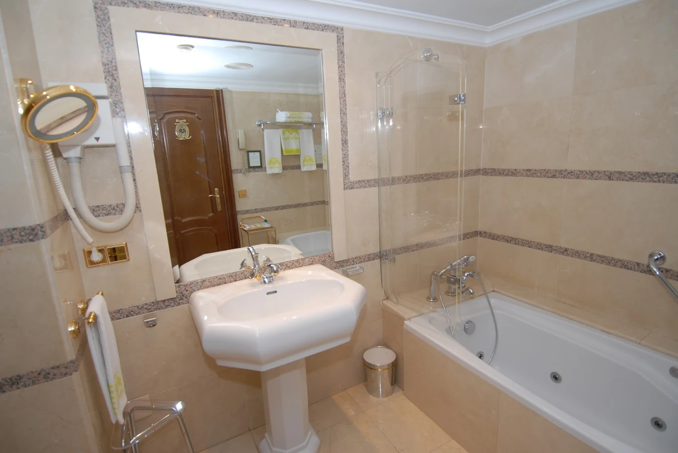 Hotel Maria Luisa, habitación con jacuzzi privado