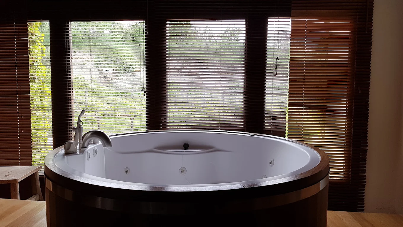 Hotel Marqués de Riscal, habitación con jacuzzi privado