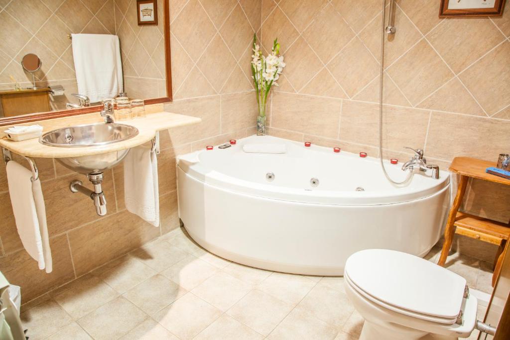 Hotel Mayno, habitación con jacuzzi privado