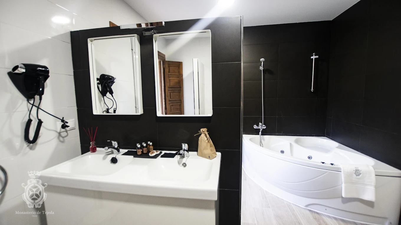 Hotel Monasterio de Tejeda, habitación con jacuzzi privado