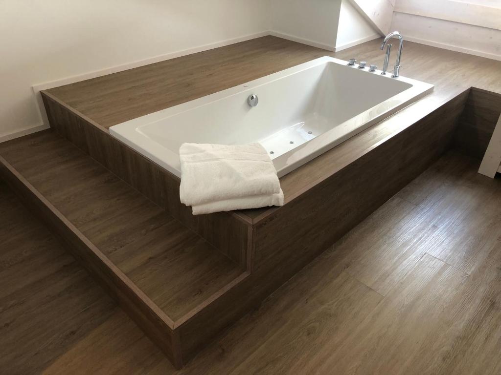 Hotel Monte Perdido, habitación con jacuzzi privado