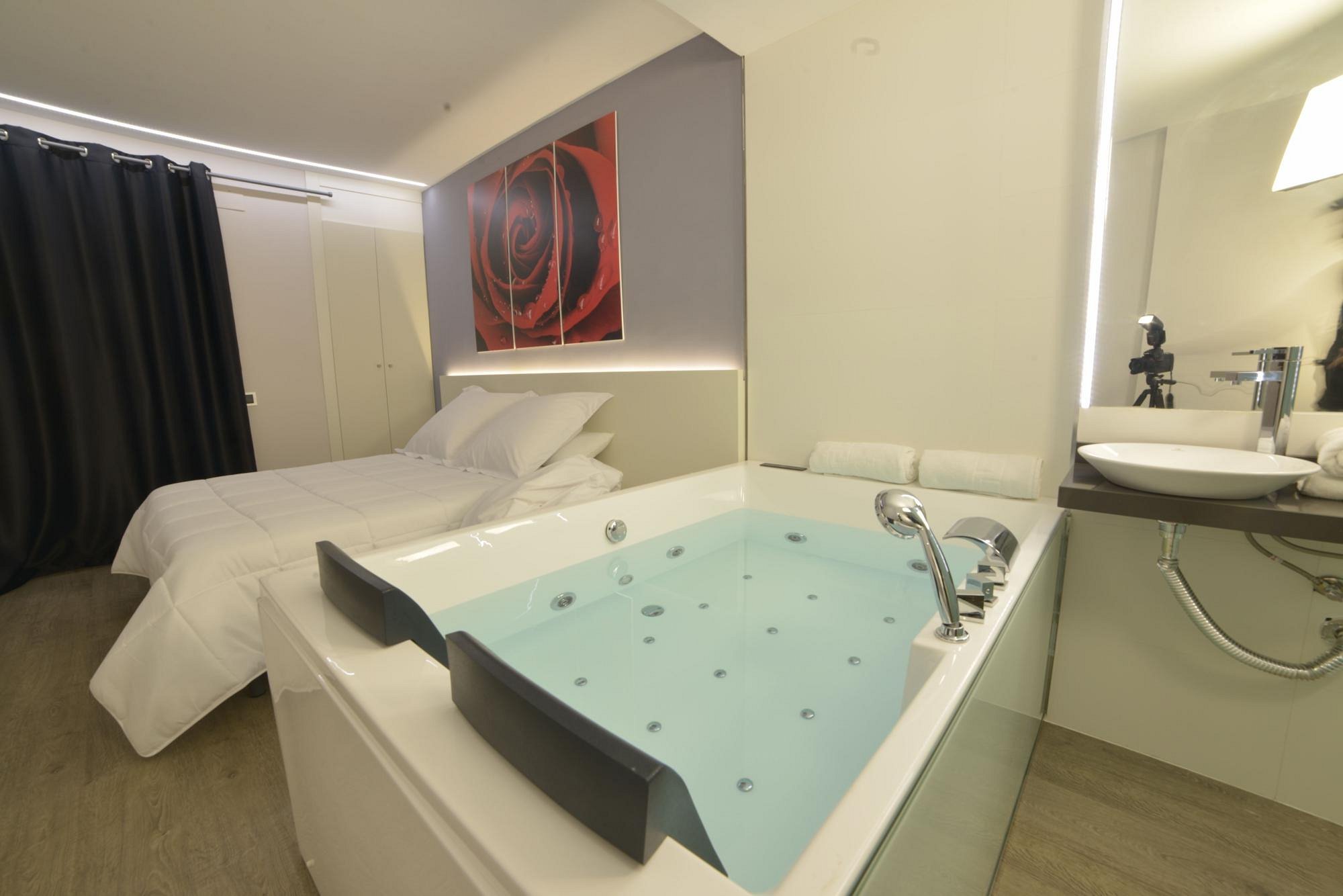 Hotel Pelayo, habitación con jacuzzi privado