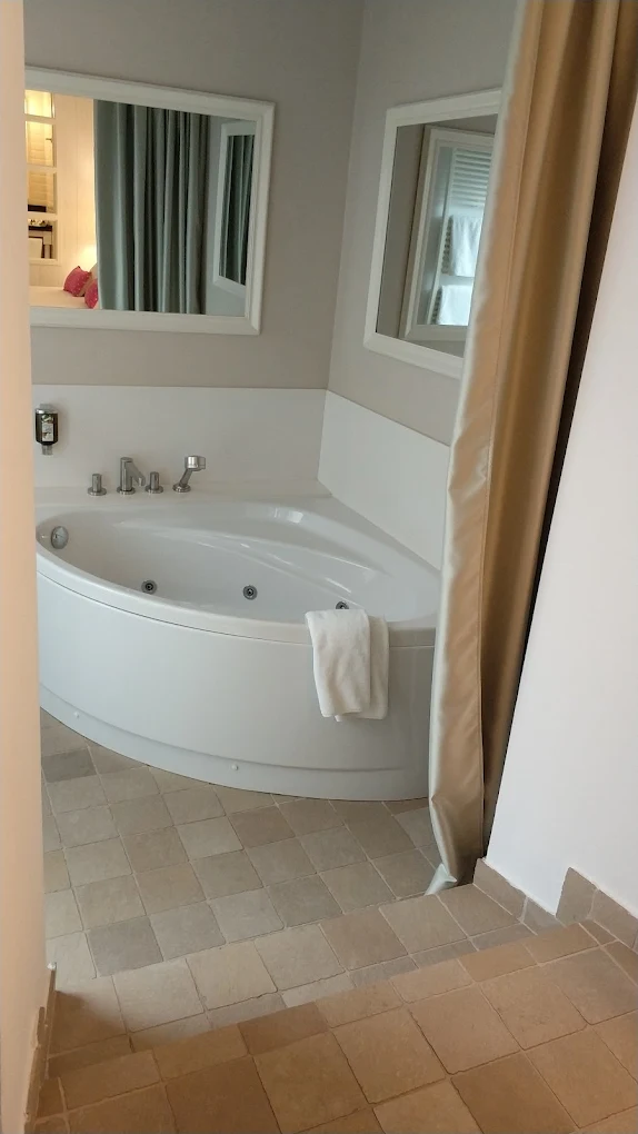 Hotel Playa Sol, habitación con jacuzzi privado