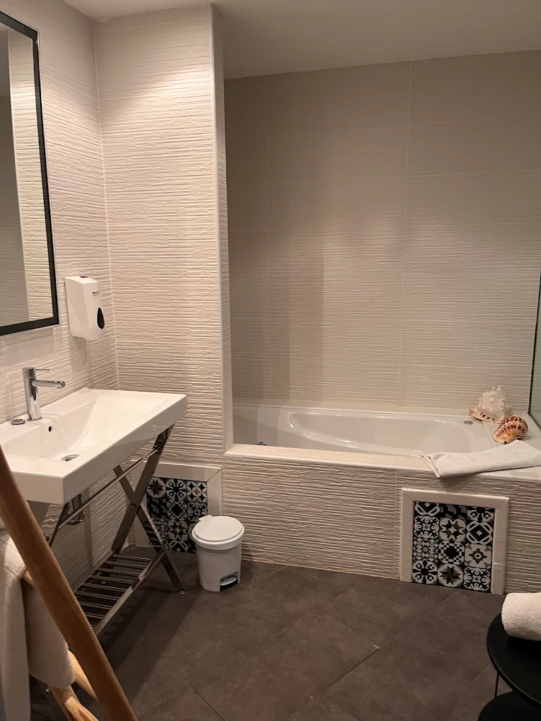 Hotel Rec de Palau, habitación con jacuzzi privado