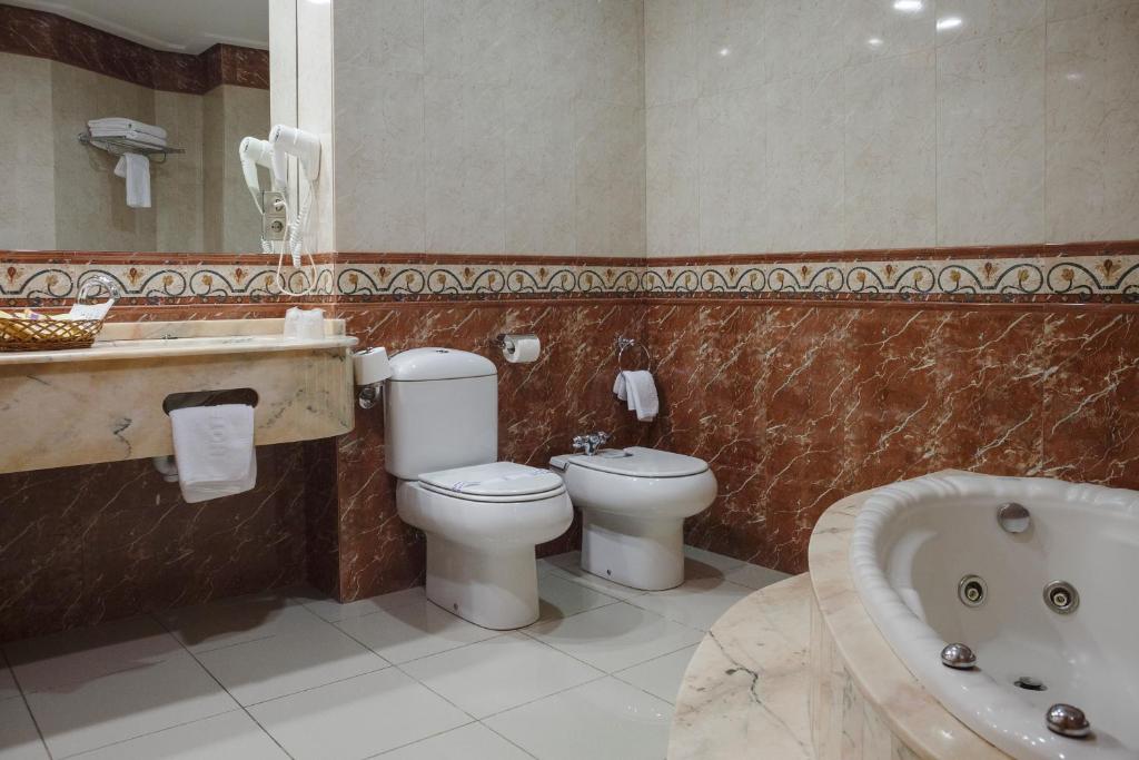 Hotel Restaurante Emilio, habitación con jacuzzi privado