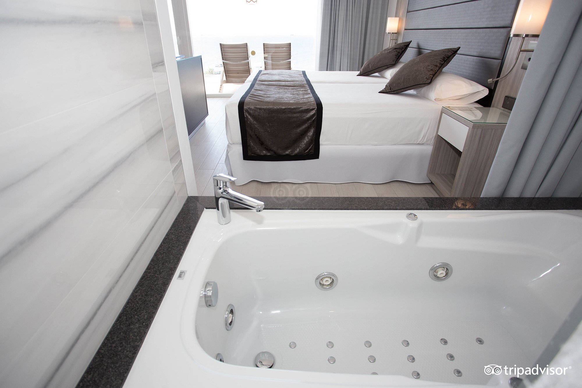 Hotel Riu Palace Tenerife, habitación con jacuzzi privado