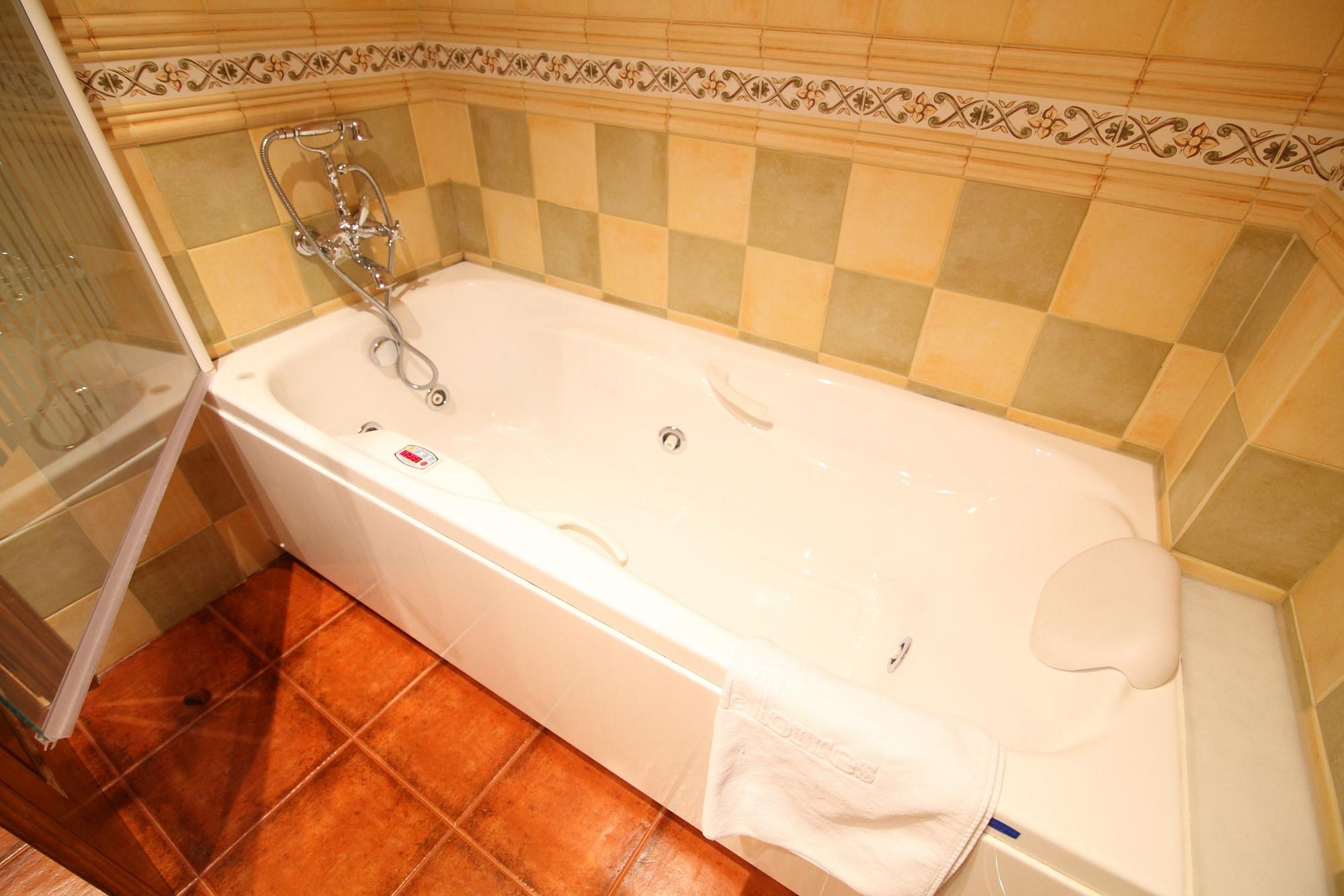 Hotel Rural Casona de Torres, habitación con jacuzzi privado