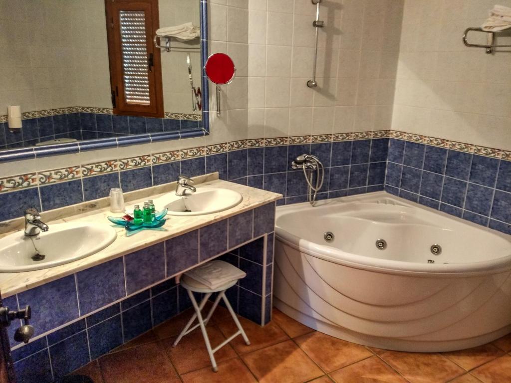 Hotel Rural Castuo, habitación con jacuzzi privado