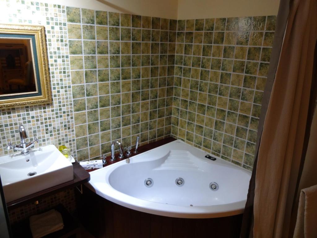Hotel Rural Cayetana, habitación con jacuzzi privado
