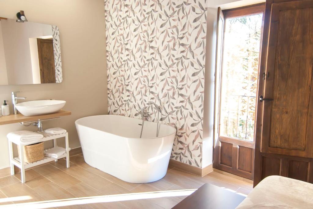Hotel Rural El Cedro, habitación con jacuzzi privado