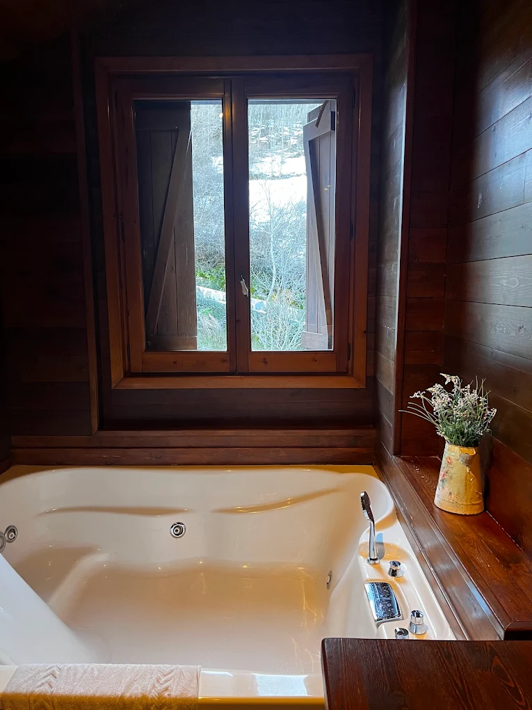 Hotel Rural El Portón de Murillo, habitación con jacuzzi privado