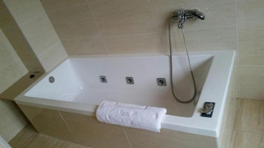 Hotel Rural Neixon, habitación con jacuzzi privado