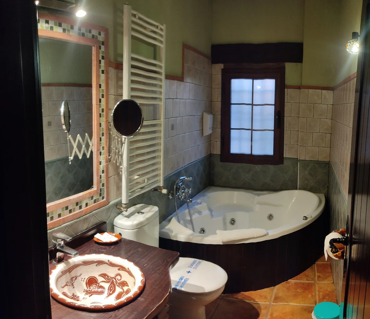 Hotel Rural Valle del Turrilla (Cazorlatur), habitación con jacuzzi privado